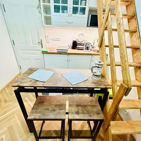 Cozy Design Homestay With Terrace Прага Екстериор снимка