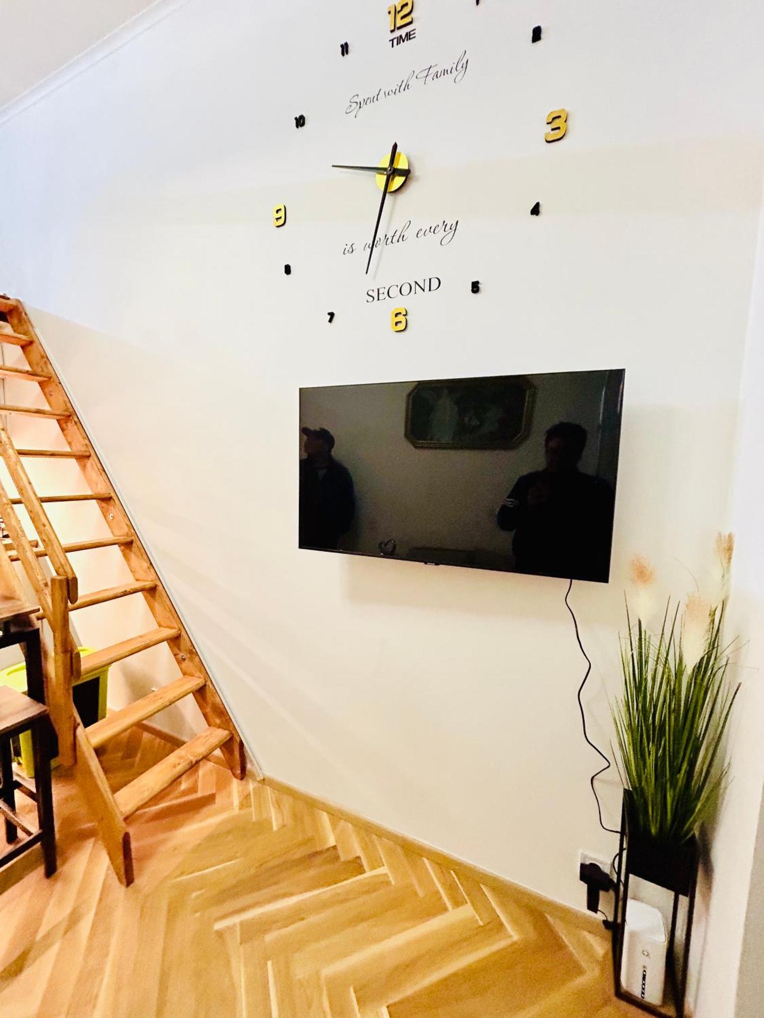 Cozy Design Homestay With Terrace Прага Екстериор снимка