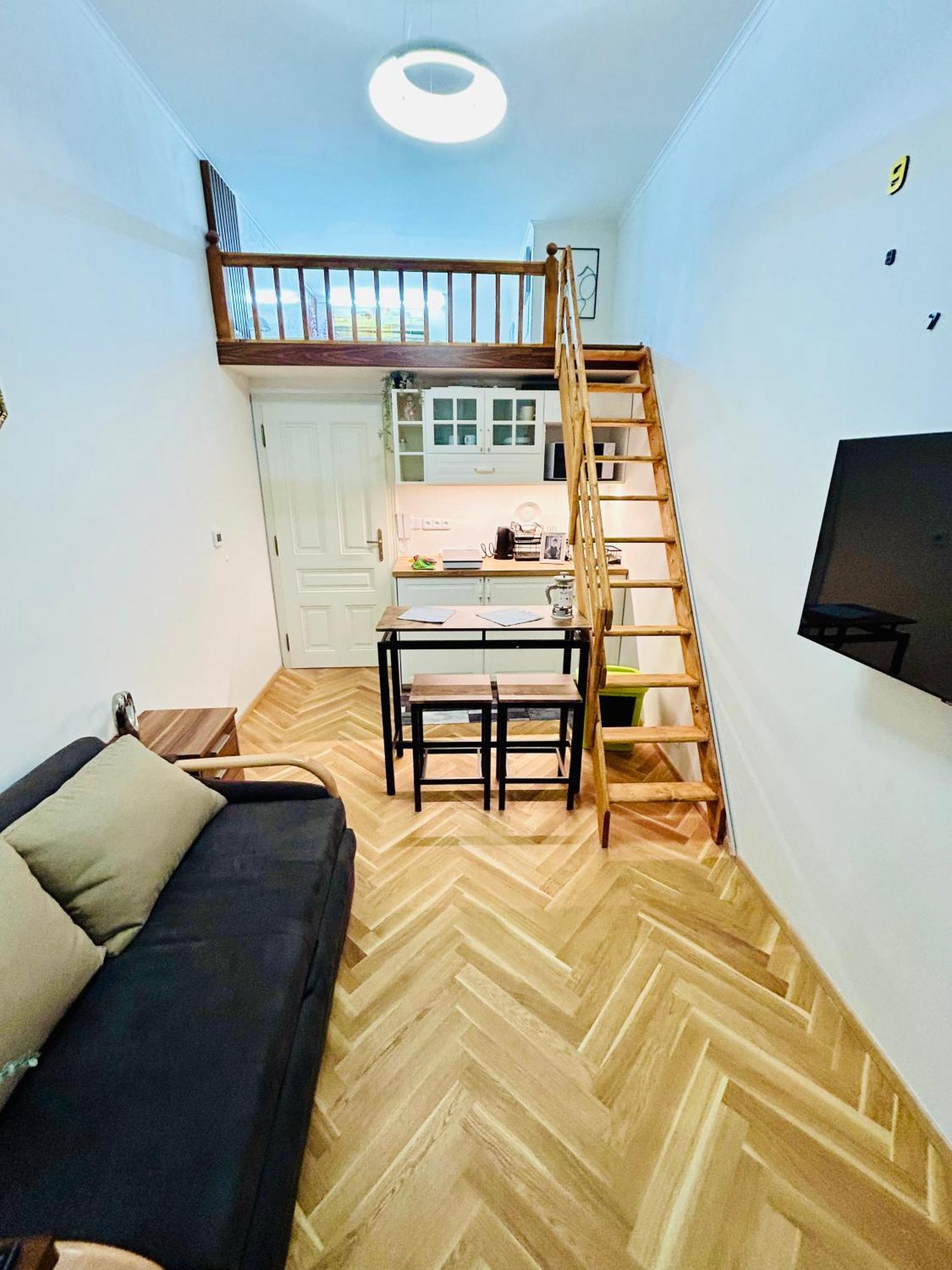 Cozy Design Homestay With Terrace Прага Екстериор снимка