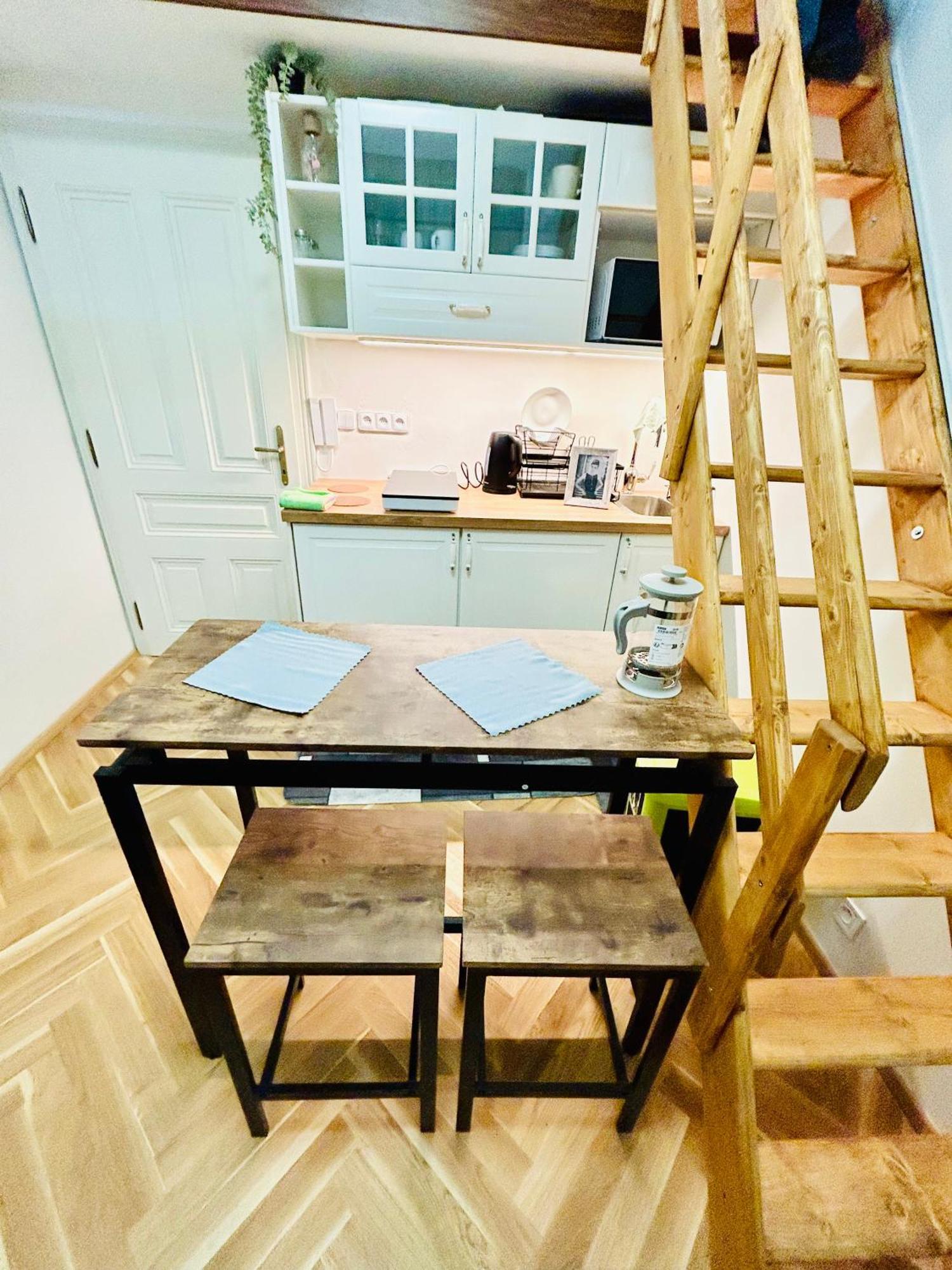 Cozy Design Homestay With Terrace Прага Екстериор снимка