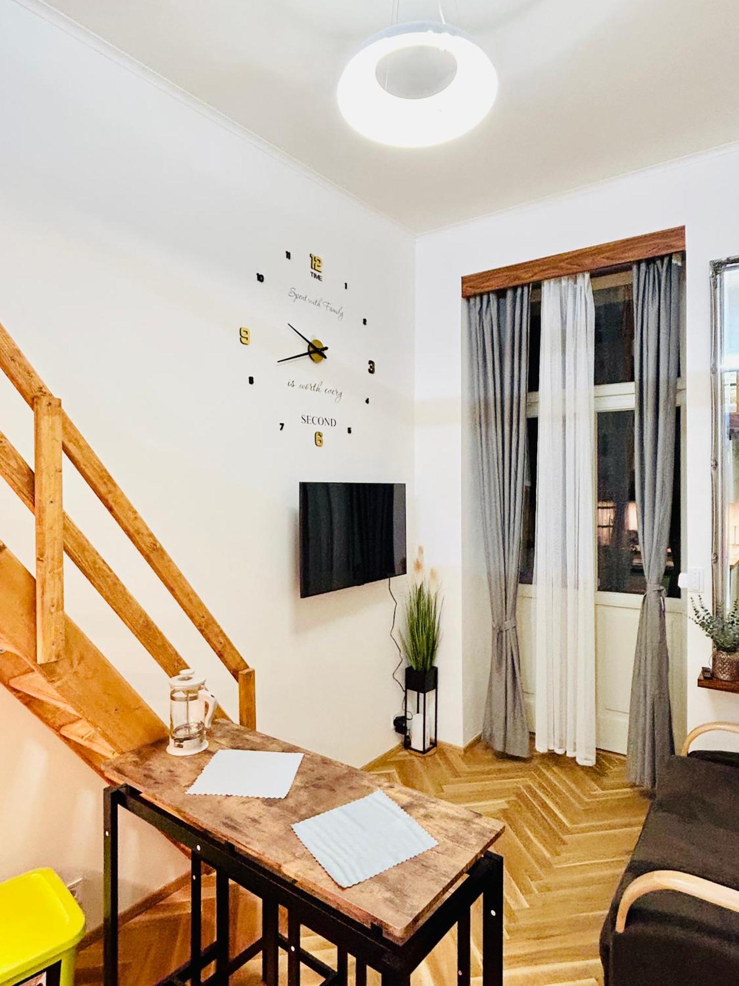 Cozy Design Homestay With Terrace Прага Екстериор снимка